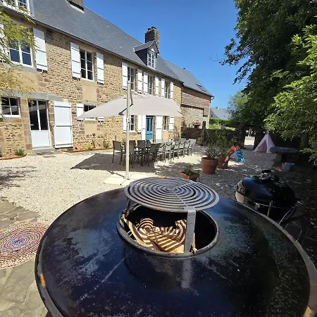 La Maison Des Salle De Cinéma Mont Saint Michel Сasa de vacaciones